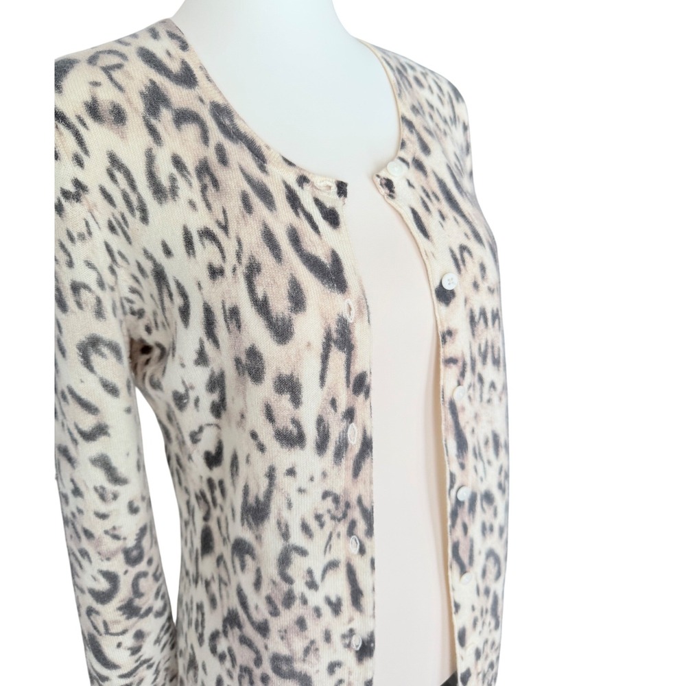 Sutton Studio Womens 100% Cashmere Leopard Print Button Front Cardigan Medium - Picture 2 of 9